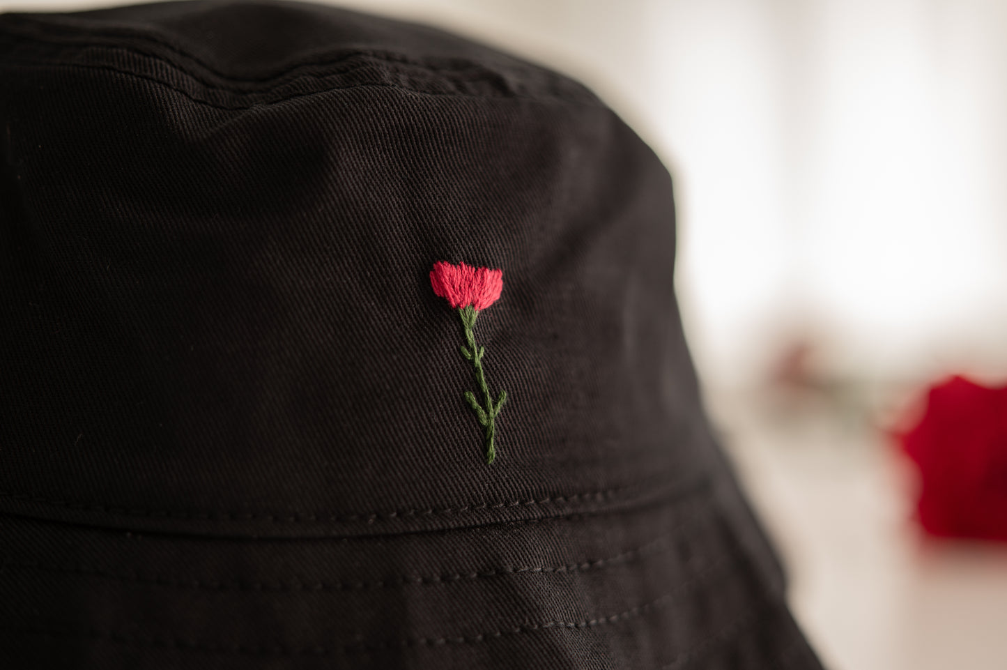 abril chapeu preto