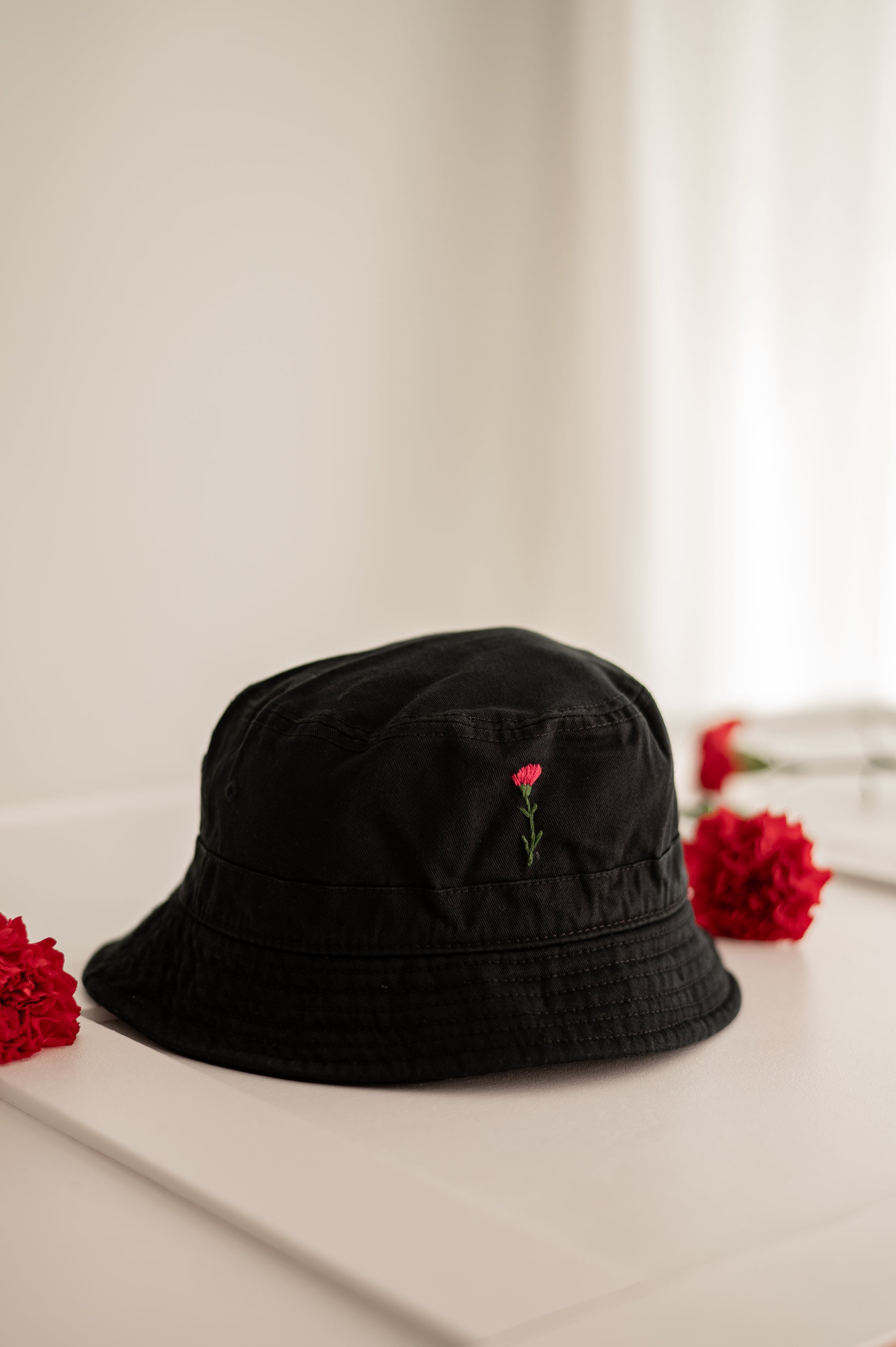abril chapeu preto